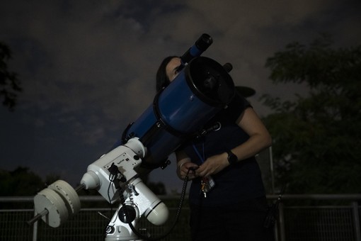 Al Planetario tutti a guardare le stelle sotto il cielo estivo: serate osservative, proiezioni e visite guidate Al Planetario tutti a guardare le stelle sotto il cielo estivo: serate osservative, proiezioni e visite guidate