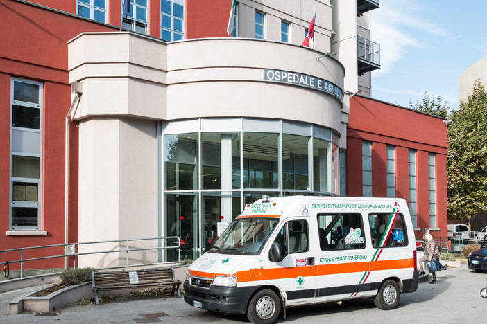 L'ingresso dell'ospedale Agnelli di Pinerolo
