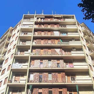 Torino, cacciati dalla propria casa con un cartello: venerdì presidio sotto l'assessorato