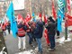 Cittadini, sindacati ospedalieri e commercianti in protesta sotto la neve: &quot;Le strisce blu a Nizza Millefonti non le vogliamo&quot;