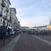 Ubriaco e molesto, minaccia i passanti e aggredisce i poliziotti a pugni e colpi d'ombrello Ubriaco e molesto, minaccia i passanti e aggredisce i poliziotti a pugni e colpi d'ombrello