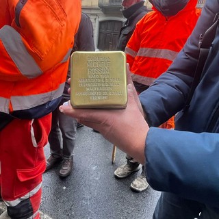 La posa delle pietre d'inciampo