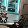 Una lettrice ci scrive: &quot;Parrucchiere abusivo in via Di Nanni opera in strada 24 ore su 24. Tutto normale?&quot;
