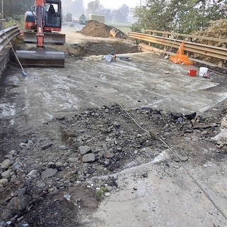Proseguono i lavori per la riapertura del ponticello sul Rivo Cravan a Volpiano