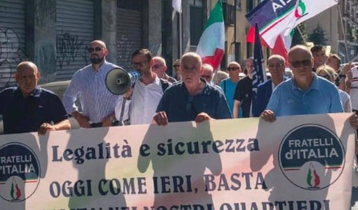 Una immagine della protesta di FdI in corso Regina Margherita Una immagine della protesta di FdI in corso Regina Margherita
