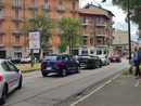Parcheggiare a centro strada vizio che non passa di moda, specie tra Campidoglio e Parella