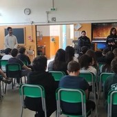 Gli allievi dell'istituto Rita Levi Montalcini  di Nichelino durante l'iniziativa