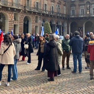 "Senza di noi il sipario non si alza": i dipendenti del Regio scendono in piazza per il mancato rinnovo del contratto nazionale