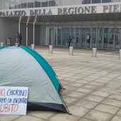 Disoccupati e precari in tenda di fronte alla Regione: &quot;Chiediamo assunzioni e sostegni al reddito&quot;