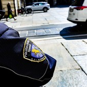 Aggredisce un'operatrice ecologica e un agente della polizia locale: arrestato un trentenne in Aurora Aggredisce un'operatrice ecologica e un agente della polizia locale: arrestato un trentenne in Aurora
