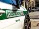 Auto perde il controllo e colpisce tre veicoli, poi finisce contro il dehors di un bar Auto perde il controllo e colpisce tre veicoli, poi finisce contro il dehors di un bar