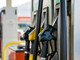 Alla pompa cambia tutto: benzina su di 15 centesimi, diesel al riparo