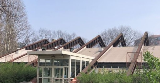 Una foto d'archivio dell'ex piscina Sempione