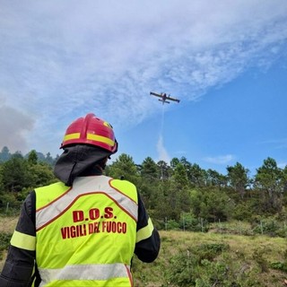 Incendi boschivi, il massiccio impiego di risorse dei Vigili del Fuoco: ore di intervento sei volte superiori al 2025