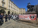 Blocco Euro 0 e 1 a Torino, i motociclisti sgasano per protesta davanti al Comune [VIDEO]