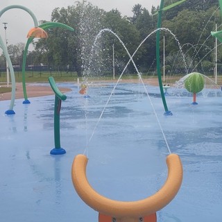 Giochi d'acqua e attrezzature nuove alla piscina della Pellerina