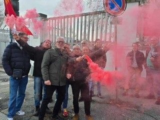 Presidio davanti alla Porta 2 di Mirafiori questa mattina