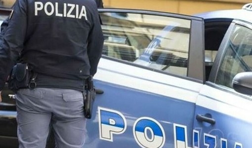 Istigava con video a organizzare ronde punitive contro gli stranieri: sequestrati i profili social