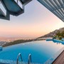 Dal Giardino al Resort: Come Progettare la Piscina dei tuoi Sogni