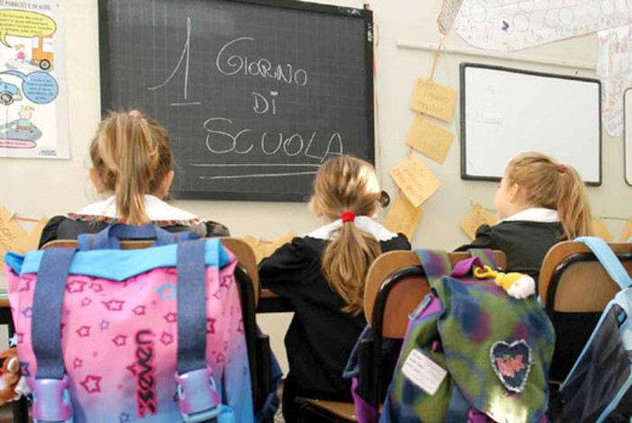 Primo giorno di scuola per gli studenti torinesi Primo giorno di scuola per gli studenti torinesi