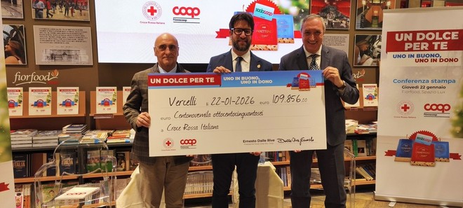 Panettoni solidali: Nova Coop dona 100 mila euro alla Croce Rossa