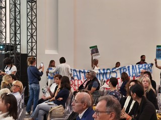 Alcuni momenti della protesta degli ambientalisti
