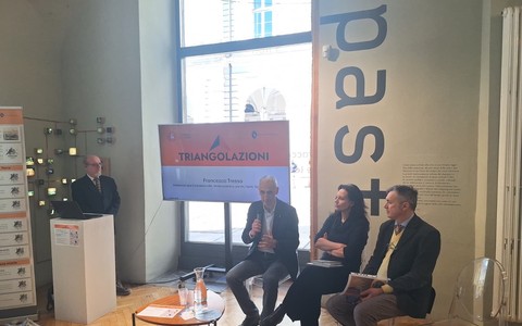 Torino si racconta con la scienza: posate le prime targhe di "Triangolazioni"