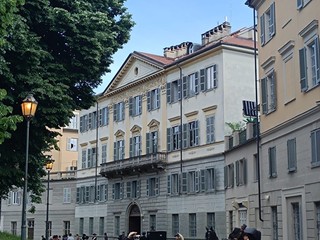 Il set della terza stagione di Lidia Poet in piazza Cavour