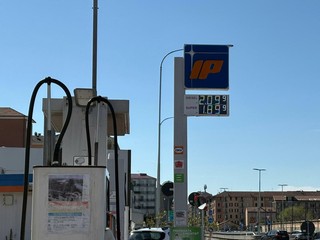 Benzina e diesel, a Torino prezzi alle stelle anche alle pompe bianche