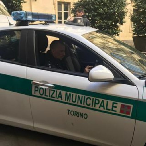 Gli agenti della Municipale hanno fermato la festa abusiva