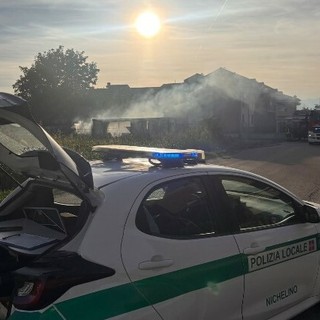 Polizia locale e Vigili del fuoco hanno domato l'incendio a Nichelino