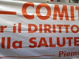 Protesta davanti a Palazzo Lascaris per il nuovo Piano socio sanitario