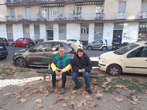 La vittoria del quartiere, in corso Monte Cucco tornano le panchine La vittoria del quartiere, in corso Monte Cucco tornano le panchine