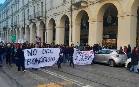 Collettivi, associazioni femministe e Cgil in piazza contro il Ddl Bongiorno