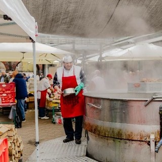Moncalieri e svuota il pentolone: 15 mila presenze alla Fiera della Trippa Moncalieri e svuota il pentolone: 15 mila presenze alla Fiera della Trippa