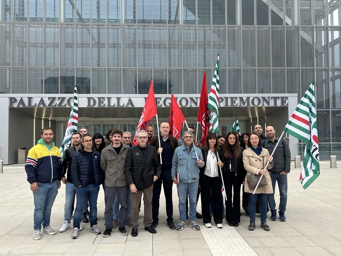 Cerence, 52 posti di lavoro a rischio: oggi la protesta davanti al grattacielo. “La Regione cerchi altre aziende interessate”