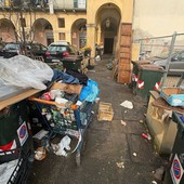 Piazza della Repubblica, intervento di pulizia e sgombero in un complesso Atc
