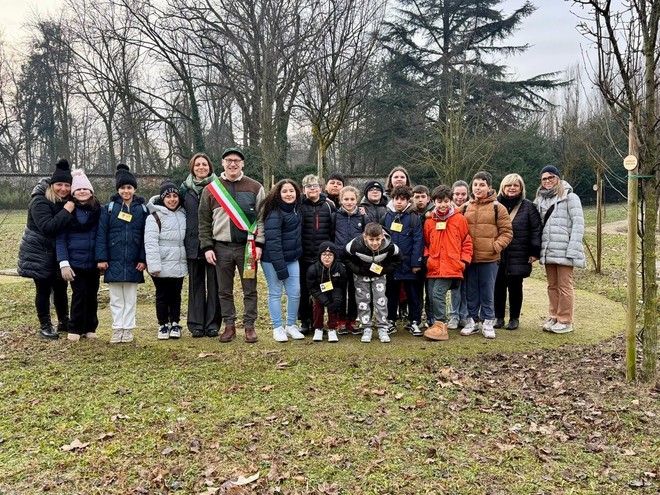Giornata della Memoria: a Nichelino piantati 10 nuovi alberi nel Giardino dei Giusti Giornata della Memoria: a Nichelino piantati 10 nuovi alberi nel Giardino dei Giusti