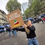 "Nessun generale per nessuna guerra": Vannacci accolto dalle proteste a Torino "Nessun generale per nessuna guerra": Vannacci accolto dalle proteste a Torino