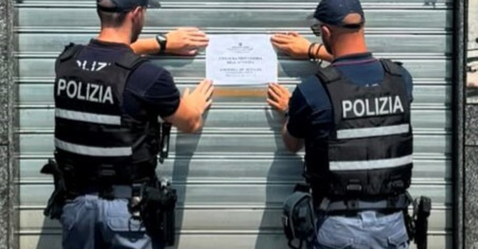 Controlli in Barriera: chiuso un bar ritrovo di pusher, un arresto, 4 denunce e 3 allontanamenti Controlli in Barriera: chiuso un bar ritrovo di pusher, un arresto, 4 denunce e 3 allontanamenti