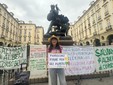 Protesta degli ambientalisti davanti al Comune di Torino