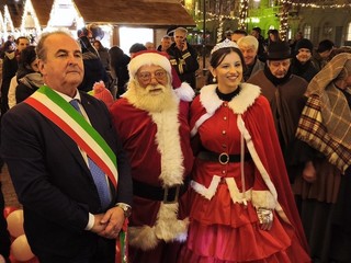 Inaugurata la pista di pattinaggio in piazza Solferino Inaugurata la pista di pattinaggio in piazza Solferino