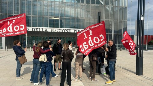 La protesta organizzata sotto il Grattacielo della Regione