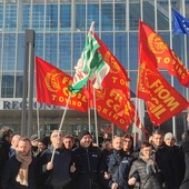 protesta dei lavoratori di TE Connectivity