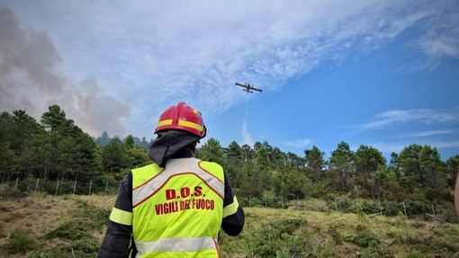 Incendi boschivi, il massiccio impiego di risorse dei Vigili del Fuoco: ore di intervento sei volte superiori al 2025