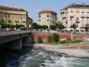 Ragazza medita un gesto inconsulto sul ponte Rossini, salvata da due agenti