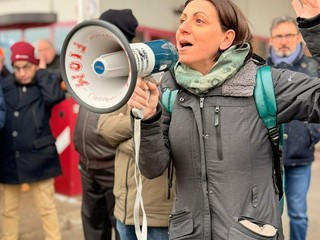 Manifestazione davanti alla sede Primotecs di Avigliana Manifestazione davanti alla sede Primotecs di Avigliana