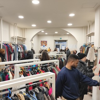 Ritorna il mercatino solidale di primavera di progetto Abito