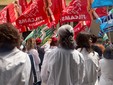 Protesta dei sindacati davanti alla sede di Federfarma