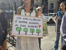 Una immagine della protesta di stamattina di fronte al Municipio